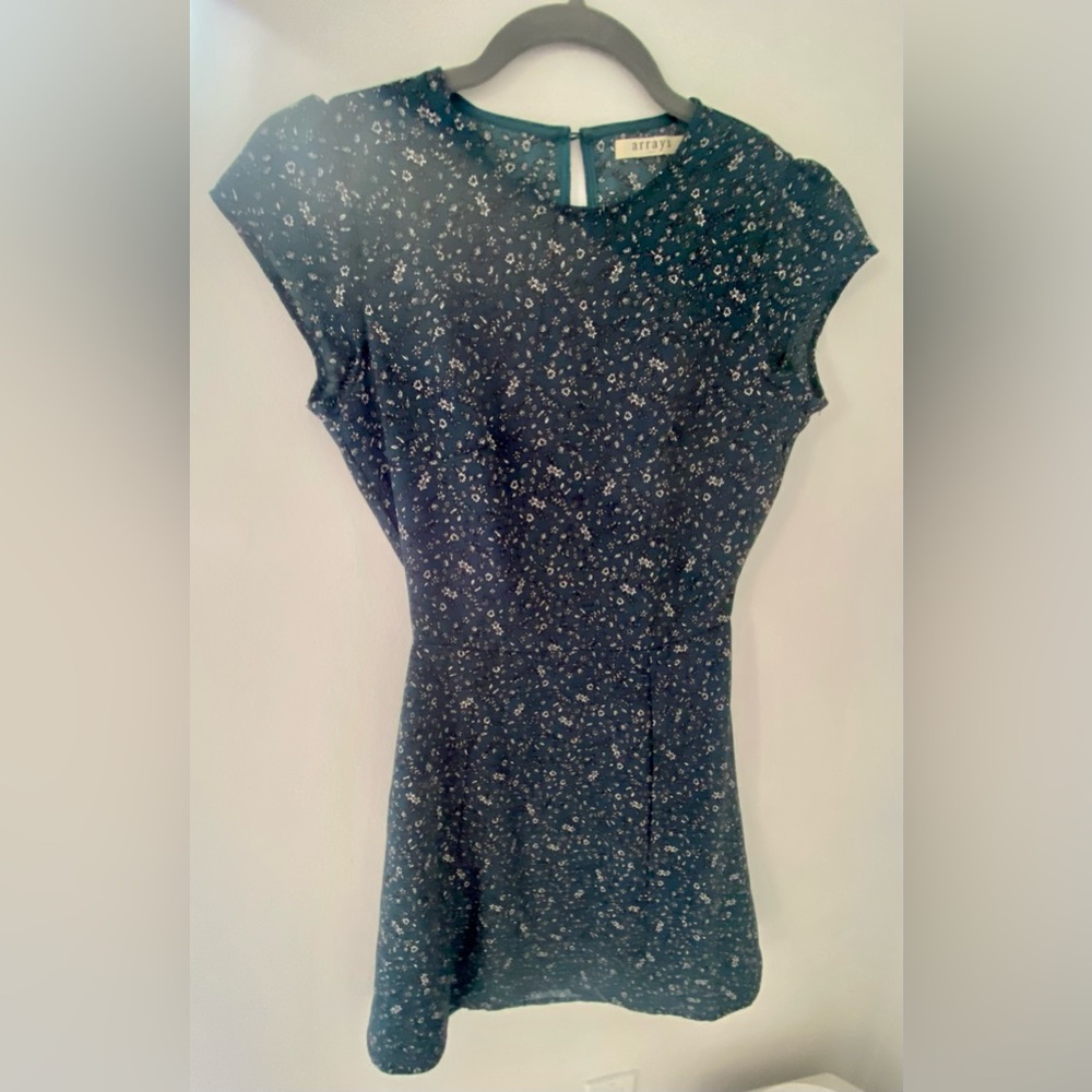 Women’s Arrays dress size Small in Green with white floral